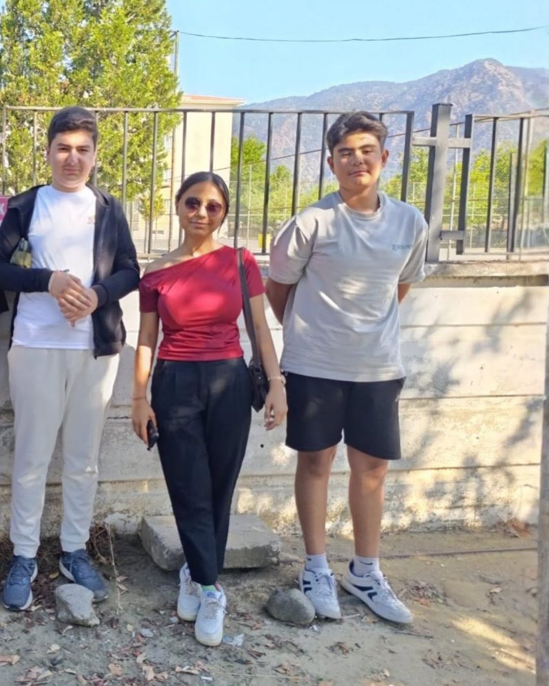 LGS yalnızca bilgi değil, aynı zamanda deneyim sınavıdır.

Öğrencilerimiz bugün gerçek sınav saatinde, sınava girecekleri okullarda prova sınavına katılarak sınav günü yaşayacakları atmosferi önceden 