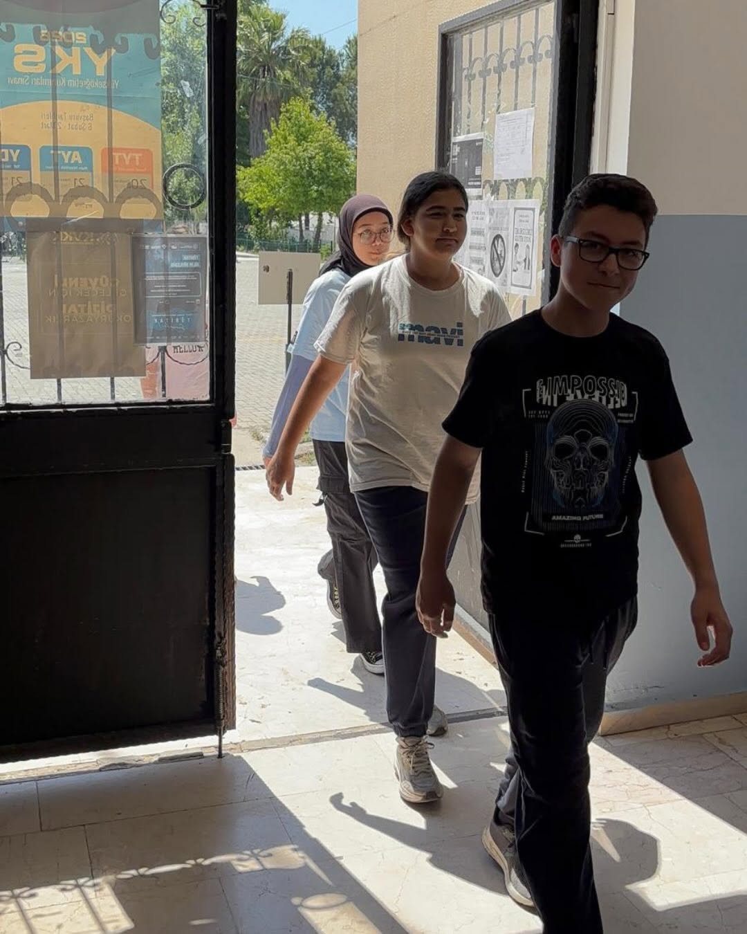 LGS yalnızca bilgi değil, aynı zamanda deneyim sınavıdır.

Öğrencilerimiz bugün gerçek sınav saatinde, sınava girecekleri okullarda prova sınavına katılarak sınav günü yaşayacakları atmosferi önceden 