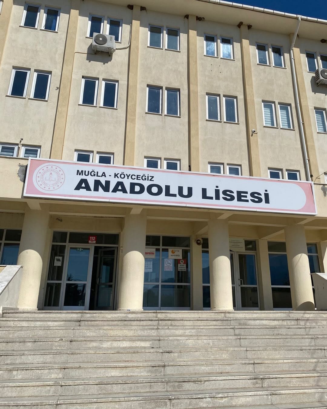 LGS yalnızca bilgi değil, aynı zamanda deneyim sınavıdır.

Öğrencilerimiz bugün gerçek sınav saatinde, sınava girecekleri okullarda prova sınavına katılarak sınav günü yaşayacakları atmosferi önceden 