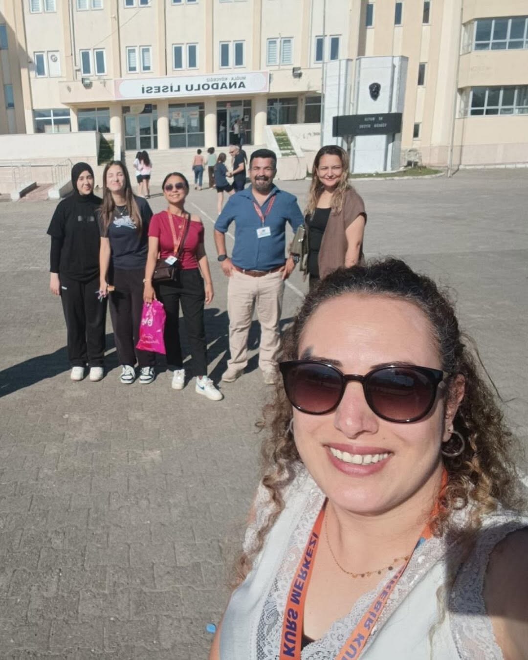 LGS yalnızca bilgi değil, aynı zamanda deneyim sınavıdır.

Öğrencilerimiz bugün gerçek sınav saatinde, sınava girecekleri okullarda prova sınavına katılarak sınav günü yaşayacakları atmosferi önceden 