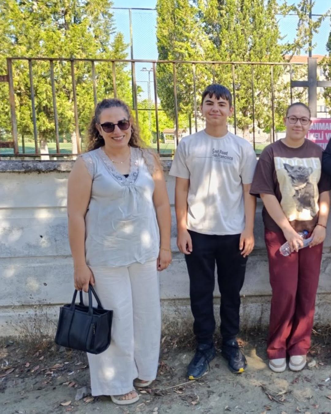 LGS yalnızca bilgi değil, aynı zamanda deneyim sınavıdır.

Öğrencilerimiz bugün gerçek sınav saatinde, sınava girecekleri okullarda prova sınavına katılarak sınav günü yaşayacakları atmosferi önceden 